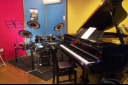 京都府京都市北区の音楽スタジオ　studio AQUA CUBEオプション料金なしでグランドピアノもご使用いただけます。
