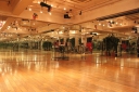 東京都豊島区の音楽スタジオ　スタジオディライツ池袋店約４２㎡
１～12名程度踊れます。
