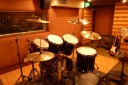 大阪府大阪市北区の音楽スタジオ　名城ABAドラムセット、ギターアンプ、ベースアンプ完備