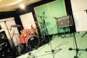 奈良県奈良市の音楽スタジオ　Studio Solaスタンディング60名ほどのアットホームなホールです。
学割¥7,400/1h   一般¥8,200/1h （PA込み）
Stage面積約240×370