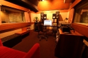 東京都西東京市の音楽スタジオ　Studio TLive (スタジオトライブ)小スペースながら素直な音をモニタリングできるコントロールルーム。ブースとのコンタクトもスムーズに行えます。