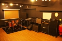 東京都豊島区の音楽スタジオ　スタジオブーン機材の多いバンドさんや大所帯のバンドさんにも満足頂ける広さのスタジオです。
