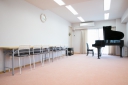 東京都渋谷区の音楽スタジオ　チェレステ・スタジオ松濤25畳　 ４０．５㎡　グランドピアノ、キッチン付
会議室、個人練習、レッスン、ヨガ教室、グループ稽古、パーティー、コンサートなど
幅広くお使いいただけます。