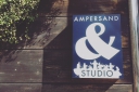 神奈川県横浜市中区の音楽スタジオ　 [パーカッションレンタル]Ampersand Studio[吹奏楽・オーケストラも]この看板が目印です。
