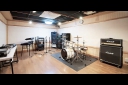 京都府伏見区下鳥羽の音楽スタジオ スタジオラグ伏見店ゲネプロ、結婚式余興リハーサル、セルフレコーディングなどオールラウンドに活躍。
バンド以外のミュージシャンにも大好評です。 京都府伏見区下鳥羽の音楽スタジオ スタジオラグ伏見店ゲネプロ、結婚式余興リハーサル、セルフレコーディングなどオールラウンドに活躍。
バンド以外のミュージシャンにも大好評です。