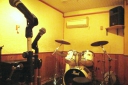 大阪府門真市の音楽スタジオ　STUDIO RIM３,４人のバンドに最適。コンパクトで割安です。 広さ 約1３㎡